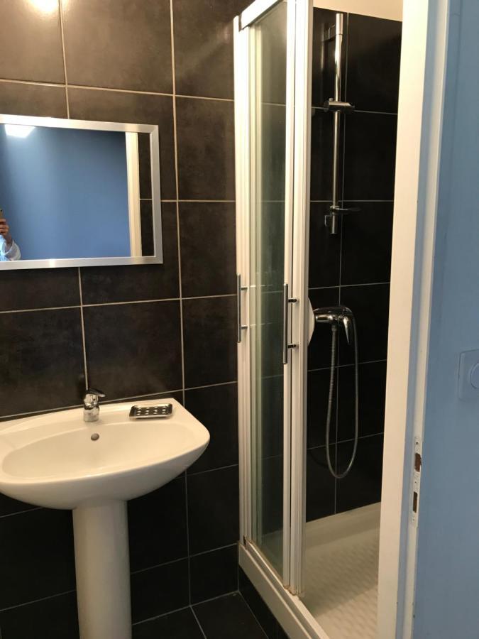 Chambre indépendante avec SDB-Terrasse privative. Centre ville Nîmes Esterno foto