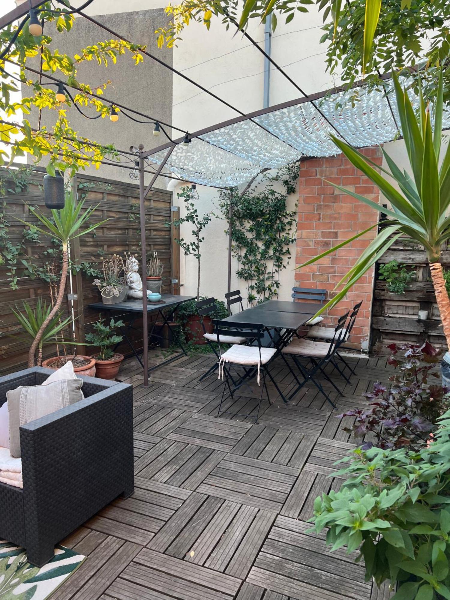 Chambre indépendante avec SDB-Terrasse privative. Centre ville Nîmes Esterno foto